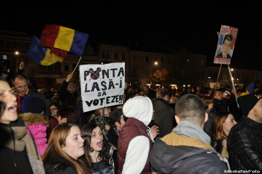 Protestele S Au Transformat In Sarbatoare Mii De Oameni In Piata