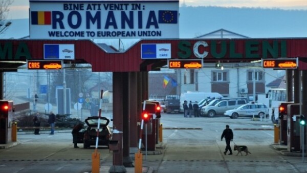 Trei Romani Blocati La Frontiera Cu Romania Aproape 12 Ore Cum A