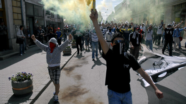 Cluj Politistii I Au Retinut Pe Agresorii Cameramanului