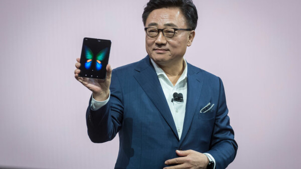 Galaxy Fold Samsung A Lansat Telefonul Care Se Pliază Dar Va