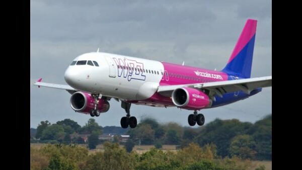 Panică Intr Un Avion Wizz Air Ce A Incercat Să Facă Un Bărbat