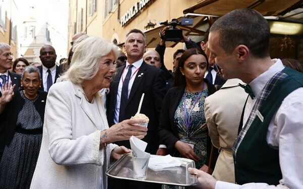 Regina Camilla şi regele Charles