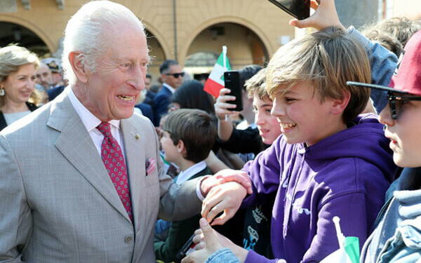 regele Charles şi regina Camilla