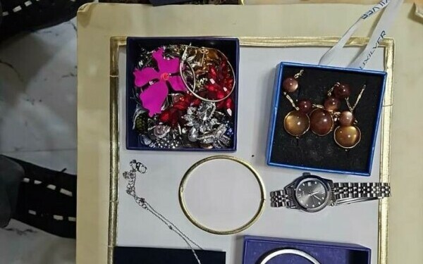 Percheziţii la suspecţi de furturi şi tâlhării comise în Spania; banii - folosiţi la achiziţia de imobile şi maşini de lux