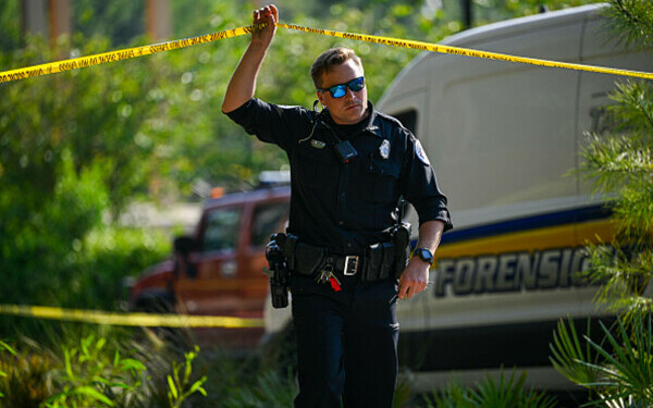 Atac armat la o universitate din Florida