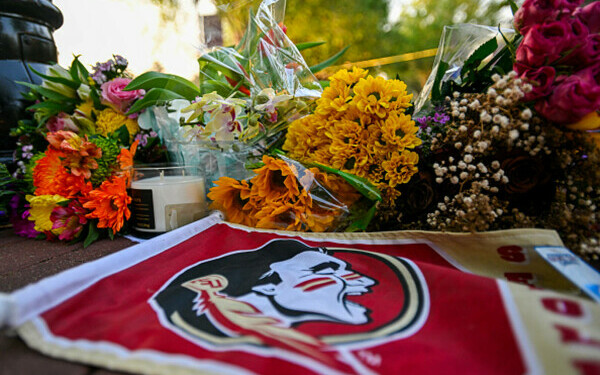 Atac armat la o universitate din Florida