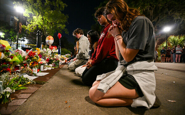 Atac armat la o universitate din Florida