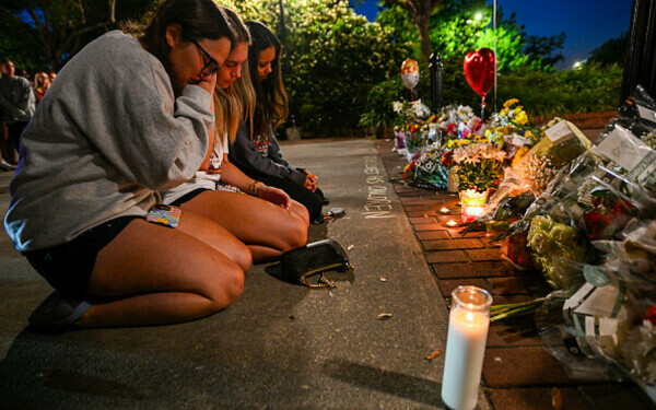 Atac armat la o universitate din Florida