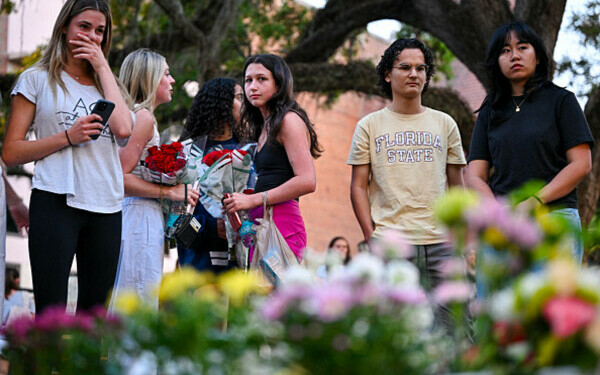 Atac armat la o universitate din Florida