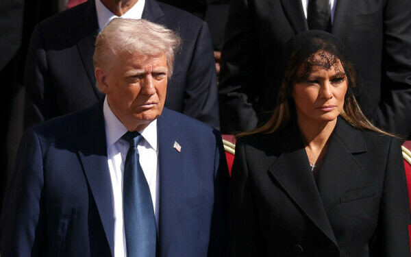Melania Trump, prezentă la înmormântarea Papei Francisc Melania Trump, prezentă la înmormântarea Papei Francisc