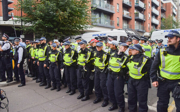 Ciocniri la marșuri anti-imigrație în Londra și Manchester