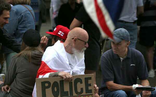 Ciocniri la marșuri anti-imigrație în Londra și Manchester