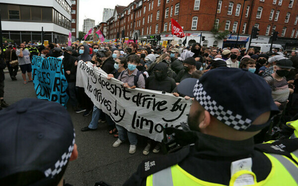 Ciocniri la marșuri anti-imigrație în Londra și Manchester