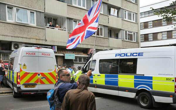 Ciocniri la marșuri anti-imigrație în Londra și Manchester