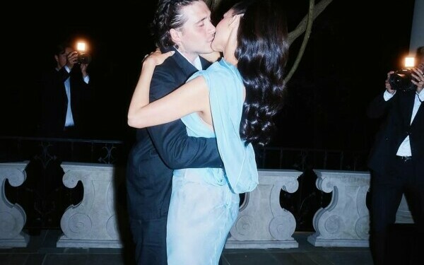 Brooklyn Beckham și Nicola Peltz