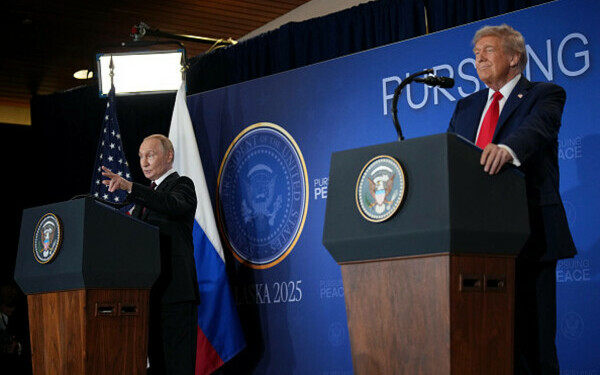 Donald Trump şi Vladimir Putin au făcut declaraţii de presă comune