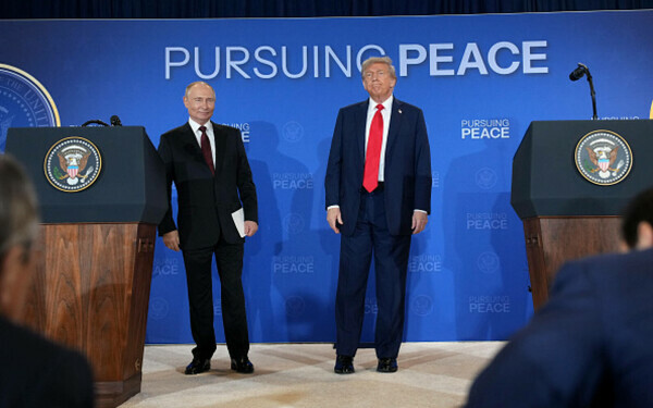 Donald Trump şi Vladimir Putin au făcut declaraţii de presă comune