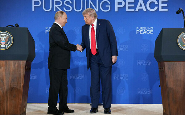 Donald Trump şi Vladimir Putin au făcut declaraţii de presă comune