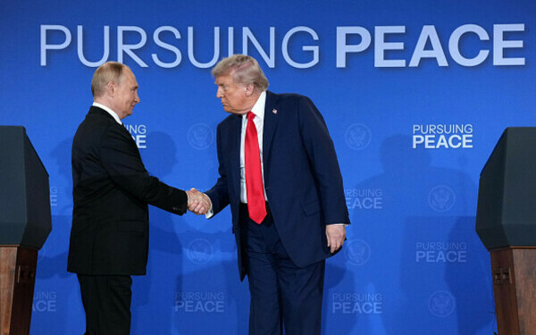 Donald Trump şi Vladimir Putin au făcut declaraţii de presă comune