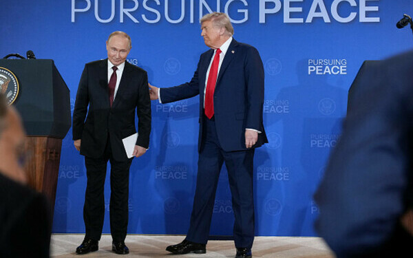 Donald Trump şi Vladimir Putin au făcut declaraţii de presă comune