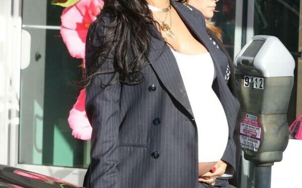 Rihanna, apariție inedită în pijama. Cum a fost surprinsă vedeta pe străzile din Los Angeles. GALERIE FOTO