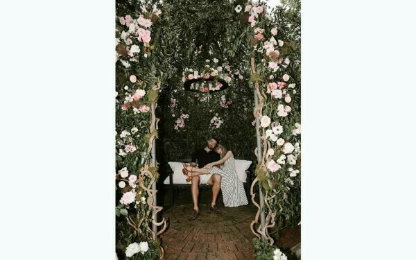 Taylor Swift şi Travis Kelce s-au logodit