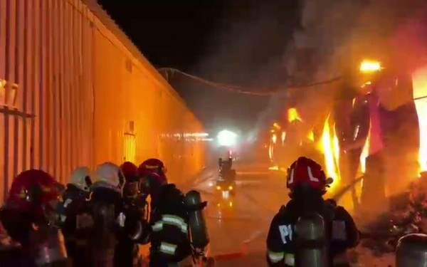 incendiu depozit