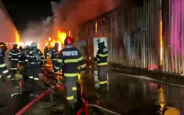 incendiu depozit