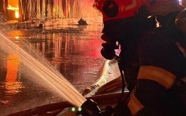 incendiu dragonul rosu