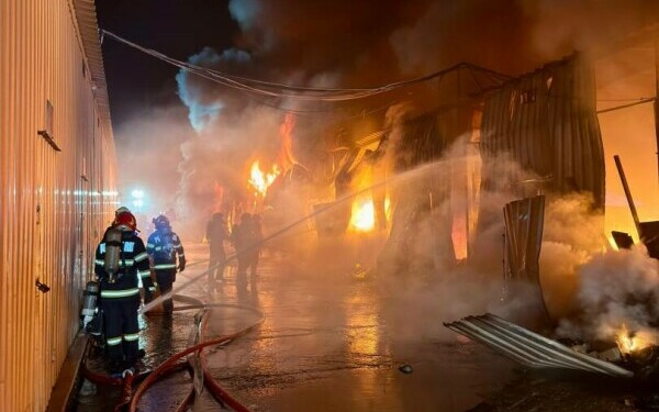 incendiu dragonul rosu