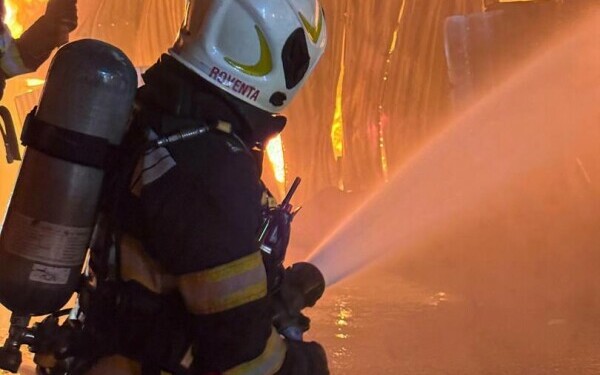 incendiu dragonul rosu