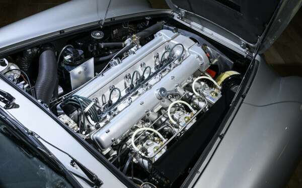 aston martin transformare