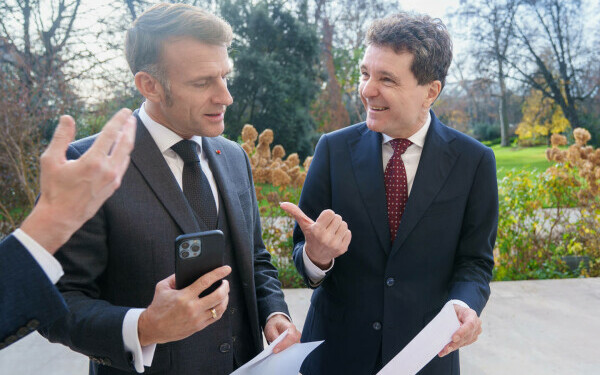 nicusor dan emmanuel macron