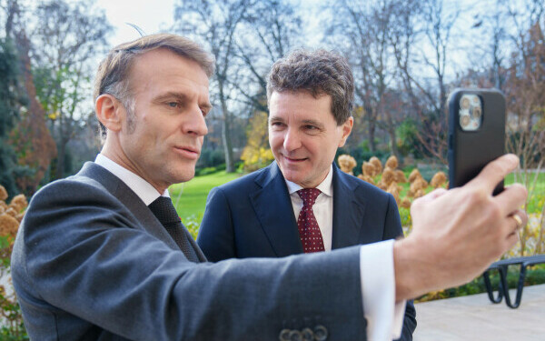 nicusor dan emmanuel macron