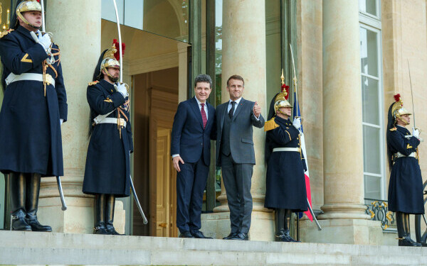 nicusor dan emmanuel macron