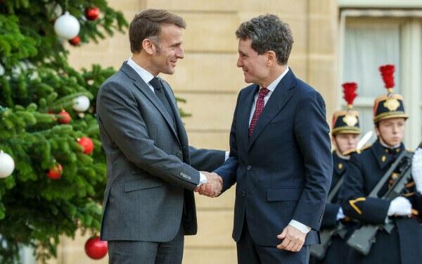 nicusor dan emmanuel macron