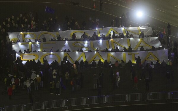 Protest-coregrafie &icirc;n Piața Victoriei