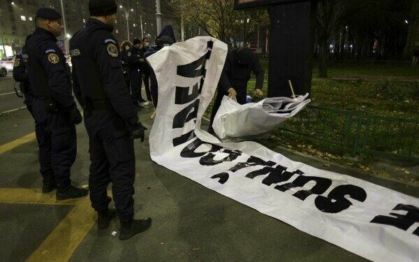 Protest-coregrafie &icirc;n Piața Victoriei