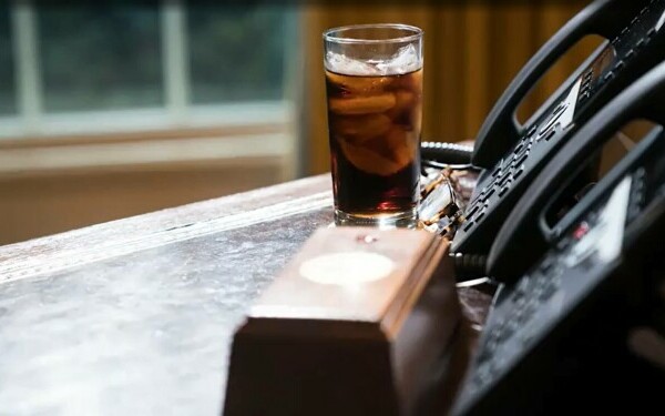 buton diet coke trump