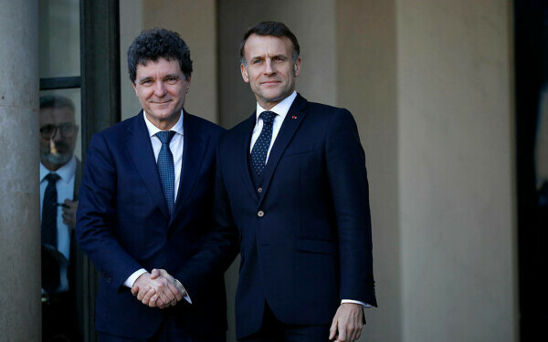 Emmanuel Macron, Nicusor Dan