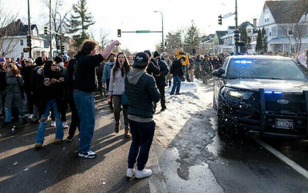 femeie a fost ucisă de un agent federal &icirc;n Minneapolis