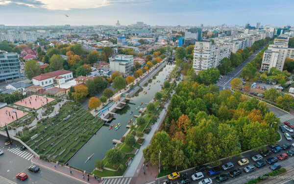Cum va arăta Bucureștiul &icirc;n 2035. Albia betonată a D&acirc;mboviței va &ldquo;&icirc;nverzi&rdquo;, splaiul Unirii - eliberat de trafic. GALERIE FOTO
