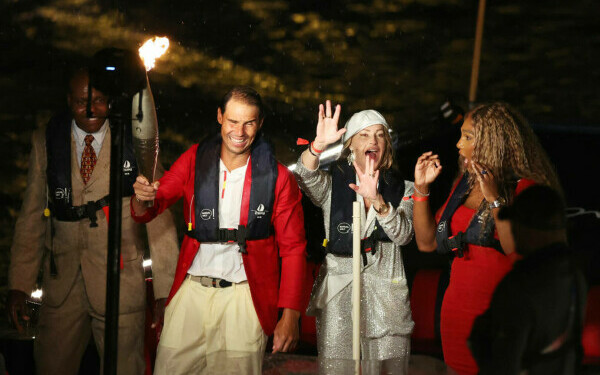 nadia comaneci flacara olimpica