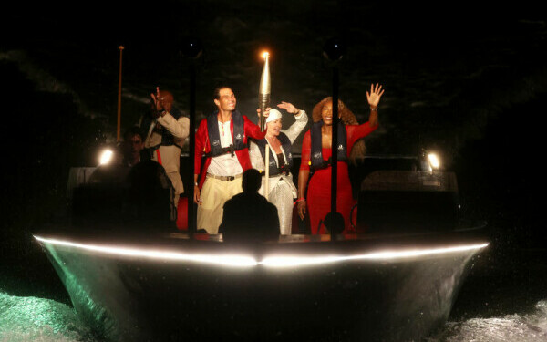 nadia comaneci flacara olimpica