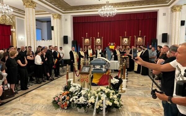 Trupul lui Mihai Leu a fost depus în Sala Teatrului din Piaţa Ferdinand Trupul lui Mihai Leu a fost depus în Sala Teatrului din Piaţa Ferdinand