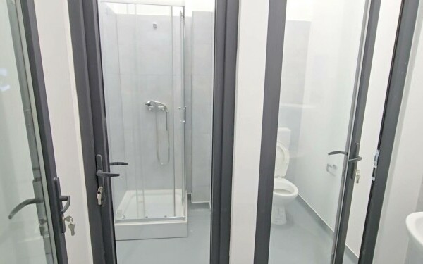 toaleta transparenta