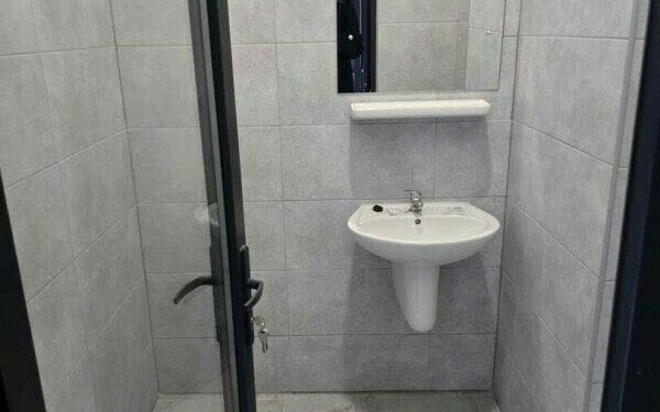 toaleta transparenta