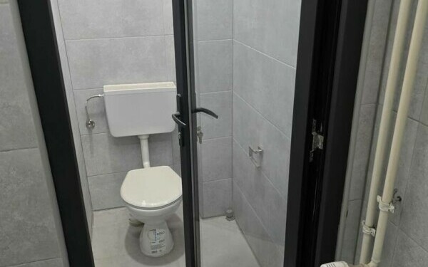 toaleta transparenta