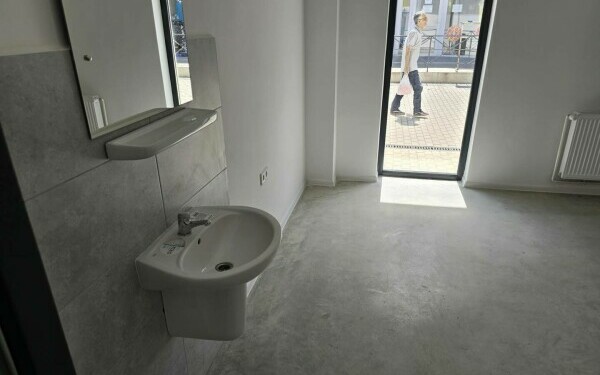 toaleta transparenta