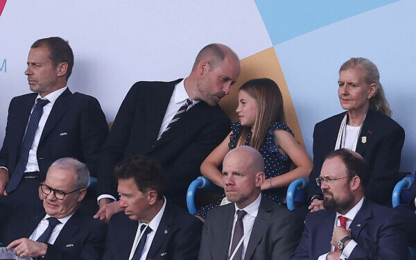 Cum a apărut Prințesa Charlotte la primul meci de fotbal feminin